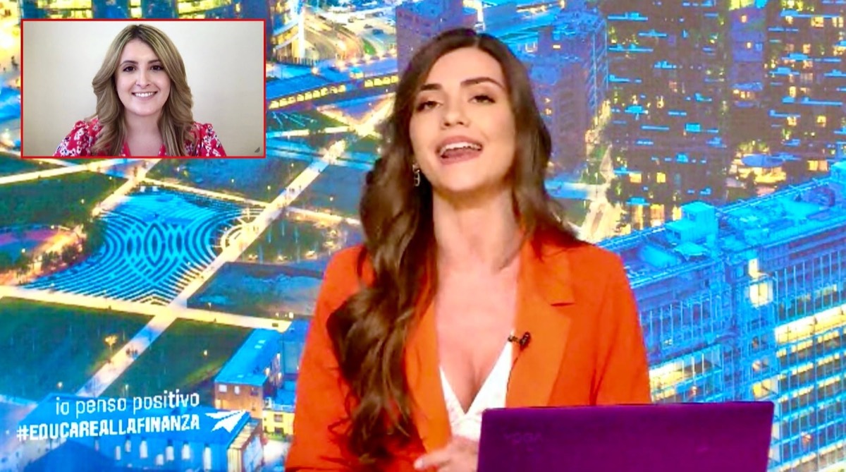 Francesca Fossatelli in collegamento televisivo per il progetto #iopensopositivo